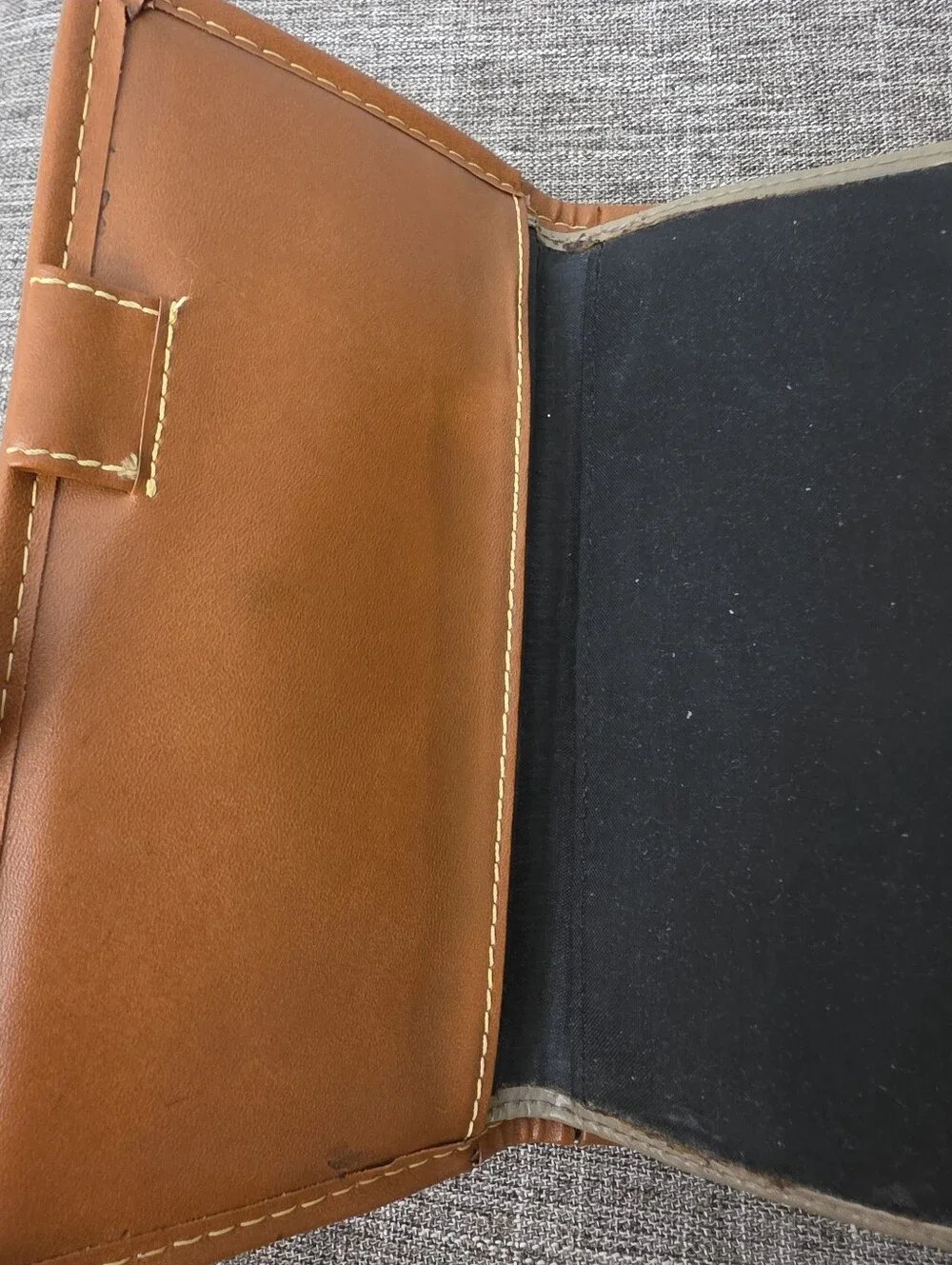 Vintage 90s Dooney & Bourke British Tan All Weather Leather Wallet